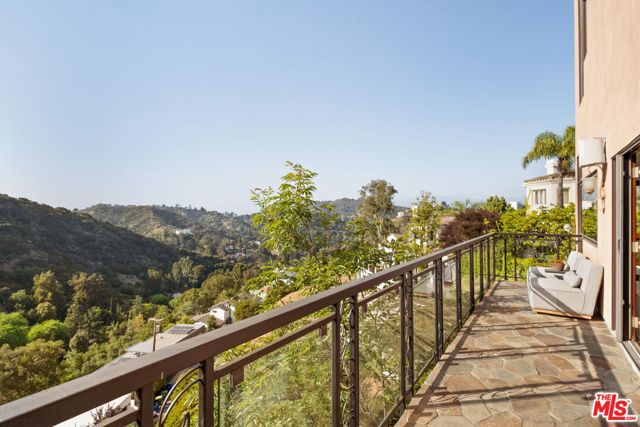 2125 Kew Drive, Los Angeles CA: https://media.crmls.org/mediaz/388d7b8e-82dc-40c8-9933-ac7a3e659ac7.jpg