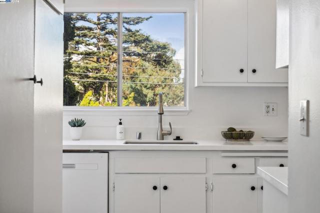 2106 Otis Dr, Alameda CA: https://media.crmls.org/mediaz/388dc1cb-9c8d-4c28-8793-a9df67cea7a4.jpg