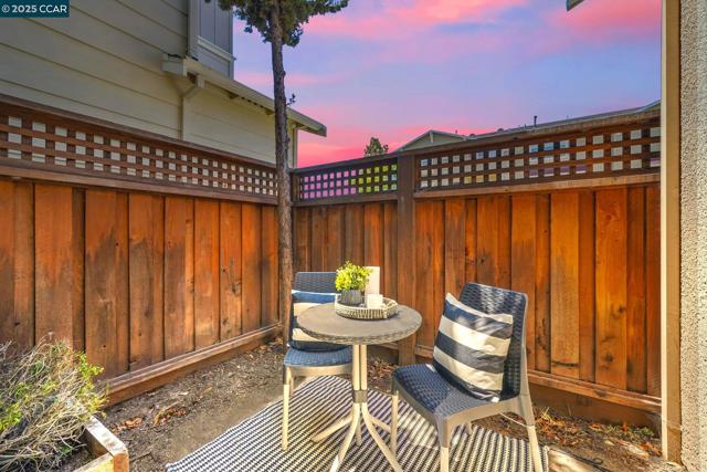 10708 Prince Royal Ct, Oakland CA: https://media.crmls.org/mediaz/388e1f50-321d-41dd-804c-344be6ee8f66.jpg