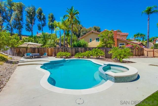 12709 Treeridge Ter, Poway CA: https://media.crmls.org/mediaz/388e2f98-fbe4-4f90-a6c5-101404629170.jpg