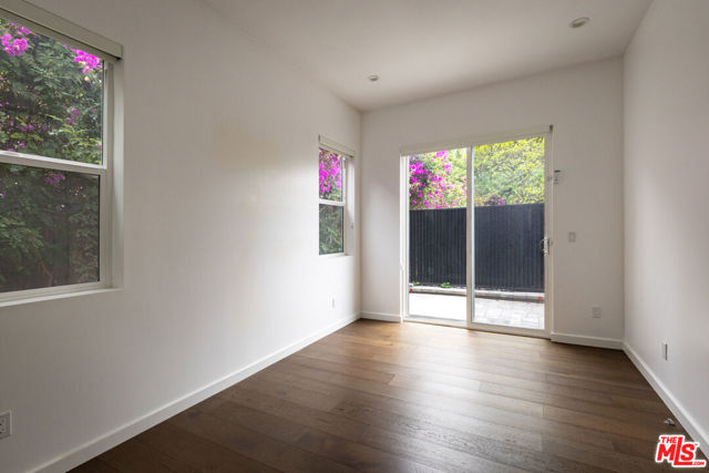 24042 Killion Street, Woodland Hills CA: https://media.crmls.org/mediaz/388e82e4-6f80-4fd4-8afe-f7f7d658a3b8.jpg