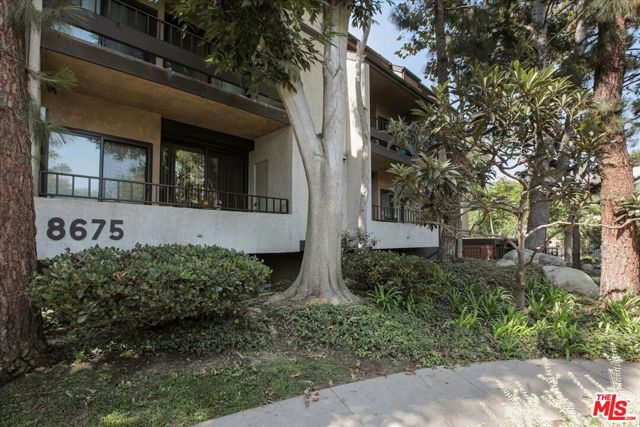 8675 Falmouth Avenue, Playa del Rey CA: https://media.crmls.org/mediaz/388ecf06-45ff-492b-b3a5-5fde3772c940.jpg