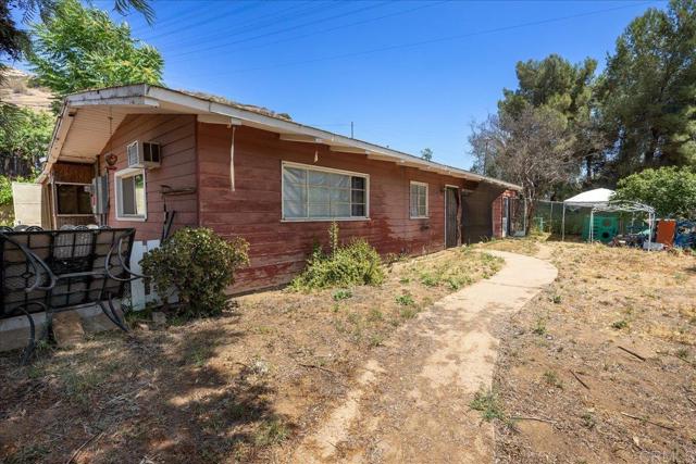 11123 Moreno Avenue, Lakeside CA: https://media.crmls.org/mediaz/388f09c2-1a0e-497c-9eb1-235b4dcaf8f2.jpg