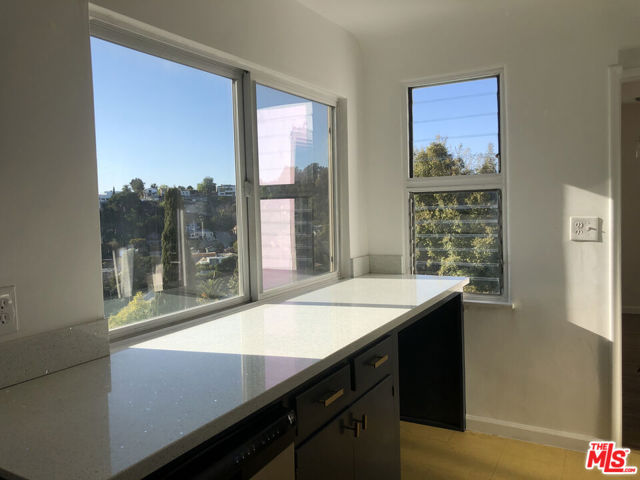 2225 1/2 Lake Shore Avenue, Los Angeles CA: https://media.crmls.org/mediaz/388f2fa1-ef94-433b-95fa-c3238e861908.jpg