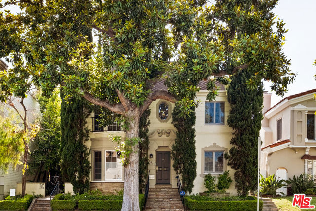 363 S Doheny Drive, Beverly Hills CA: https://media.crmls.org/mediaz/388fe18e-a5be-4074-a196-b3a337f5edda.jpg