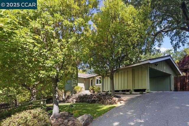 5 Kayser Ct, Walnut Creek CA: https://media.crmls.org/mediaz/388fe60b-5078-4210-a566-e0677cc34c38.jpg