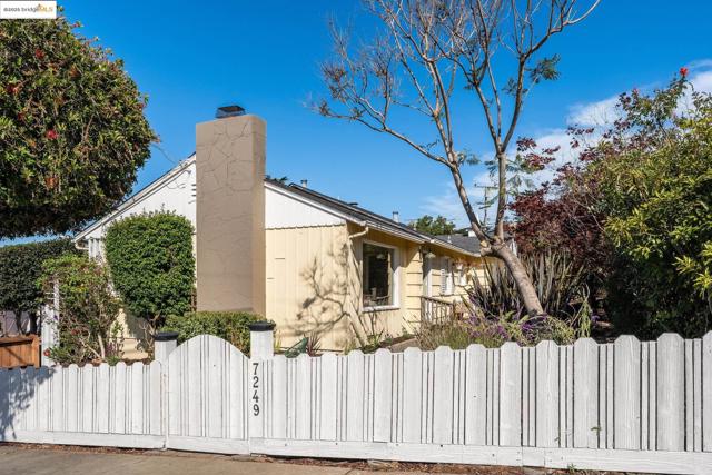 7249 Blake St., El Cerrito CA: https://media.crmls.org/mediaz/3890ece4-5888-4f32-889a-680cddcbcee3.jpg