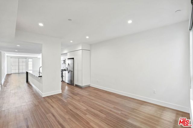 11847 Kiowa, Los Angeles CA: https://media.crmls.org/mediaz/3891233e-7867-4915-9026-85cc0951d0c6.jpg