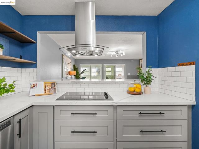 2106 Otis Dr, Alameda CA: https://media.crmls.org/mediaz/3891db98-6b03-4e8d-ae30-02593445a4a9.jpg