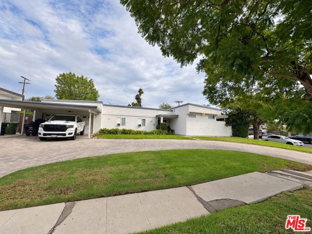 10400 Canby Avenue photo 2