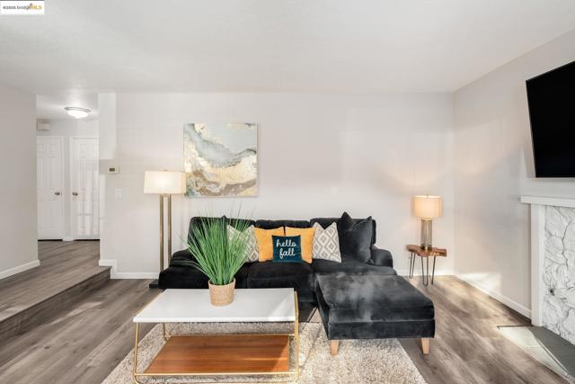 21071 Gary Dr, Hayward CA: https://media.crmls.org/mediaz/3892217b-d4db-423c-a956-c634888cd832.jpg