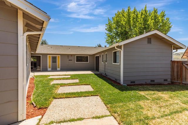445 Marks Drive, Hollister CA: https://media.crmls.org/mediaz/389281c8-5eb9-4fb2-b2b9-68b90279e609.jpg