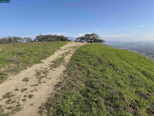 43 Cuesta way, Walnut Creek CA: https://media.crmls.org/mediaz/389287b3-cb7f-49d9-b59b-85e754a2a533.jpg