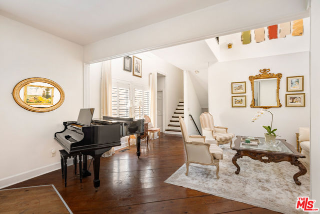 1647 N Beverly Glen Boulevard, Los Angeles CA: https://media.crmls.org/mediaz/38929075-35e7-457e-9535-ead985850a3f.jpg