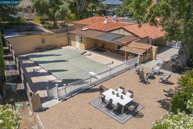 3698 De Rosa Ct, Concord CA: https://media.crmls.org/mediaz/38929e79-7d01-48bf-968c-be598996d2fc.jpg
