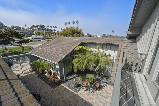 1151 Catalina Boulevard, San Diego CA: https://media.crmls.org/mediaz/3892fbd5-1aef-4abe-941e-c63093a5a05b.jpg