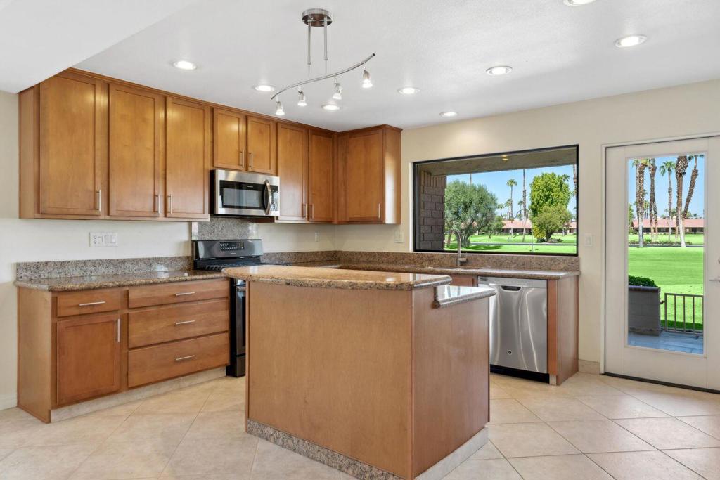 MLS #219138190DA image #8