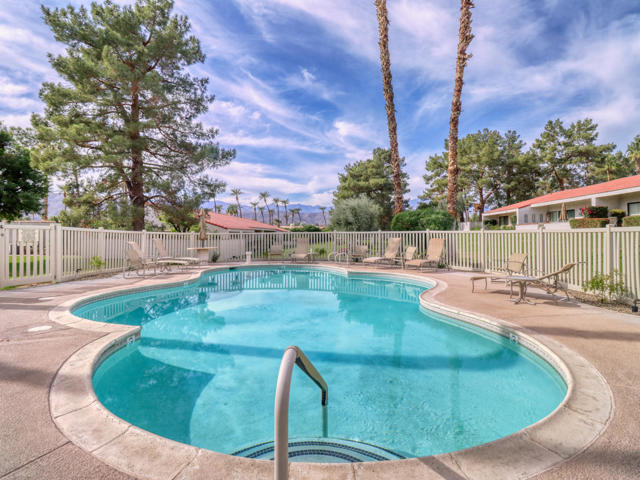 171 Winterhaven Circle, Palm Desert CA: https://media.crmls.org/mediaz/3893847c-6c2d-4c54-9d83-4989fa34f5aa.jpg