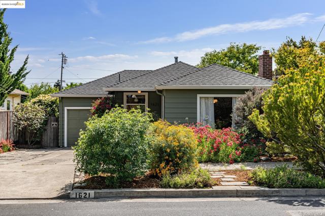 1621 Everett St, El Cerrito CA: https://media.crmls.org/mediaz/3893f335-71b6-4c0a-a204-d5f99d2a9a32.jpg