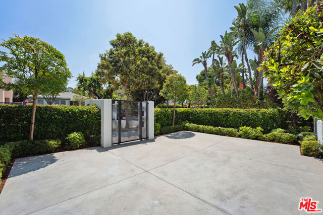 1033 N La Jolla Avenue, West Hollywood CA: https://media.crmls.org/mediaz/3894326b-0e81-40d1-b90e-86ed66a6d3b1.jpg