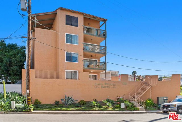 409 Arenoso Lane, San Clemente CA: https://media.crmls.org/mediaz/38952df9-b12e-487e-aff2-2c910b9e1499.jpg