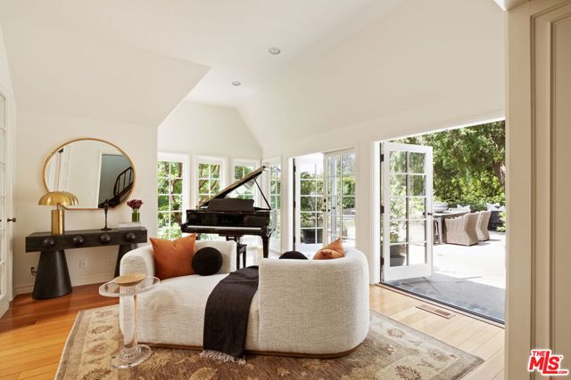 143 S Muirfield Road, Los Angeles CA: https://media.crmls.org/mediaz/389538fd-d87d-4e43-b441-bc49329a699a.jpg