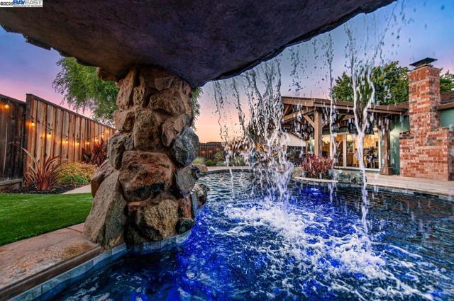 648 Buckeye Dr, Livermore CA: https://media.crmls.org/mediaz/38962daf-9f0a-47ed-bf36-cd80ea60bf3a.jpg