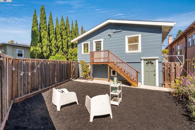5731 Hermann St, Oakland CA: https://media.crmls.org/mediaz/3896a1d1-0bb1-4b0e-8abb-8207c38913f0.jpg
