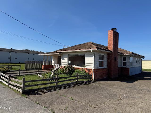 Detail Gallery Image 3 of 15 For 327 S Franklin St, Fort Bragg,  CA 95437 - 2 Beds | 1/1 Baths