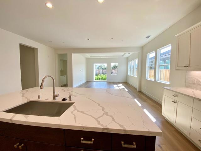 2140 White Oak Drive, Hollister CA: https://media.crmls.org/mediaz/38973938-ec5a-4932-ba02-193b5ceca1cc.jpg