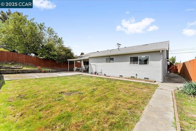 885 Tara Hills Dr, Pinole CA: https://media.crmls.org/mediaz/3897619a-eb2e-4efa-b822-05a1deb80c2b.jpg