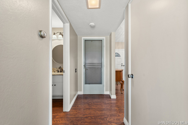 24231 Robledo, Mission Viejo CA: https://media.crmls.org/mediaz/3897779f-d6af-447f-bfd7-9d0ab6fe22b5.jpg