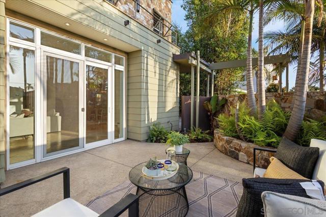 411 Orange Ave, Coronado CA: https://media.crmls.org/mediaz/38978484-23fc-41c9-9379-856e7169e851.jpg