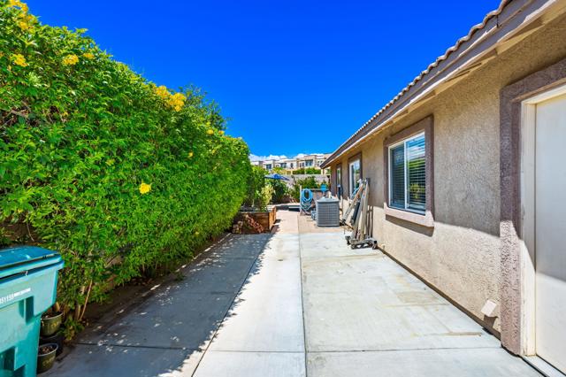 45315 Coldbrook Lane, La Quinta CA: https://media.crmls.org/mediaz/3897ae34-6ac5-458a-9a24-96c127ea7f00.jpg