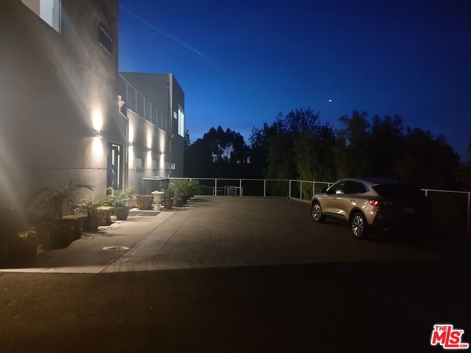 https://media.crmls.org/mediaz/38984df7-1035-4946-b7f4-7cd3ae25843b.jpg?preset=X-Large