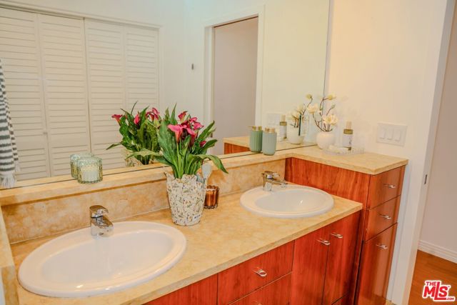 520 Barker Pass Road, Santa Barbara CA: https://media.crmls.org/mediaz/38985475-28d3-4722-af54-d651a91659cb.jpg