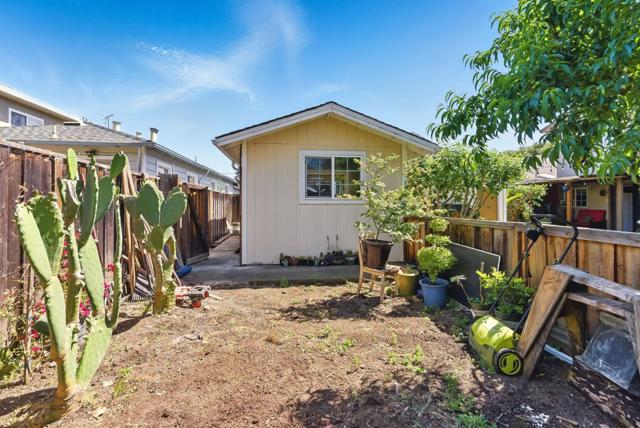 109 Dumbarton Avenue, Redwood City CA: https://media.crmls.org/mediaz/389861ef-6ec9-4e56-91b2-a123ec2dd783.jpg