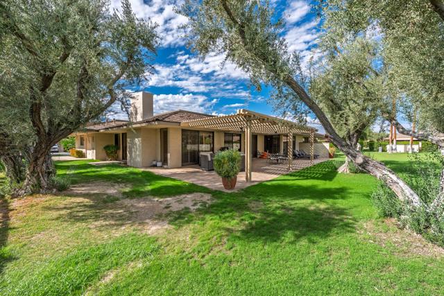 27 Cornell Drive, Rancho Mirage CA: https://media.crmls.org/mediaz/3898756b-4a3e-4918-920e-2c356bd934a7.jpg