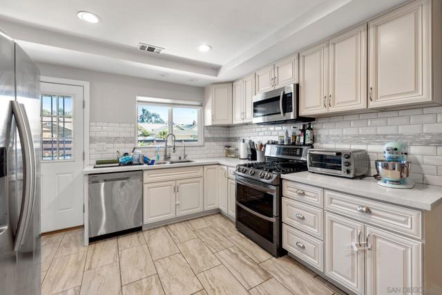 127 Warner Street, Oceanside CA: https://media.crmls.org/mediaz/3898da68-1782-4132-989e-03d857bab00e.jpg