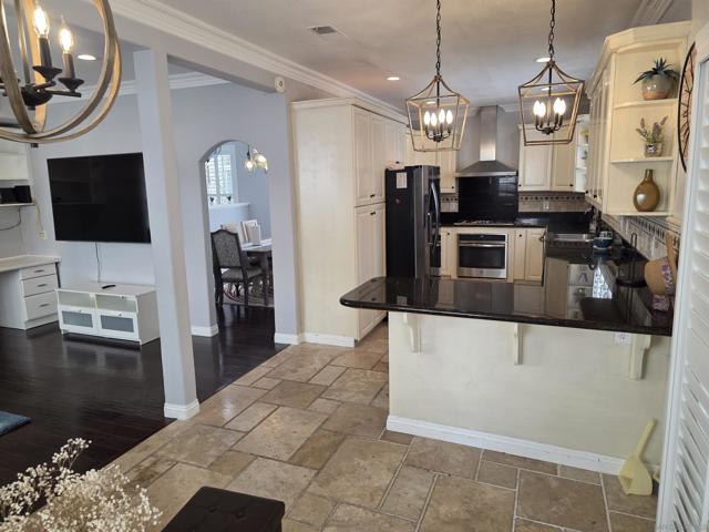 7444 Mason Heights Lane, San Diego CA: https://media.crmls.org/mediaz/38991168-a867-4411-87d6-10f640fec472.jpg