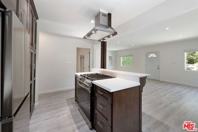 2926 S West View Street, Los Angeles CA: https://media.crmls.org/mediaz/38993cc8-9c81-48e2-b993-a306b94c1729.jpg