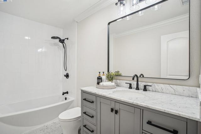 5169 Lillian Ct, Livermore CA: https://media.crmls.org/mediaz/38998f0d-361b-48df-840f-c4978ba1ae2c.jpg