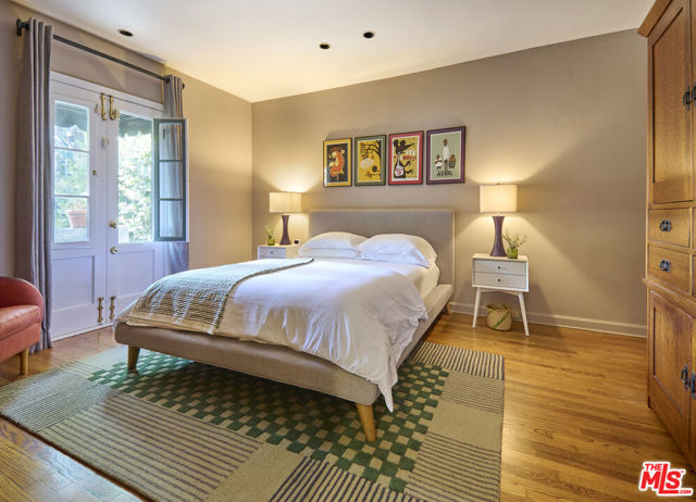 5105 Morella Avenue, Valley Village CA: https://media.crmls.org/mediaz/3899d11d-a5a5-4a25-ab38-9c421b2ec1a4.jpg