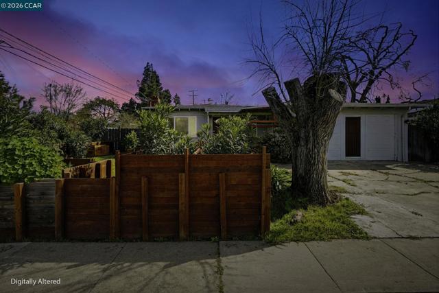 1990 Sunshine Dr, Concord CA: https://media.crmls.org/mediaz/3899f06e-a96e-497f-b80c-a6f7cfaad8c3.jpg