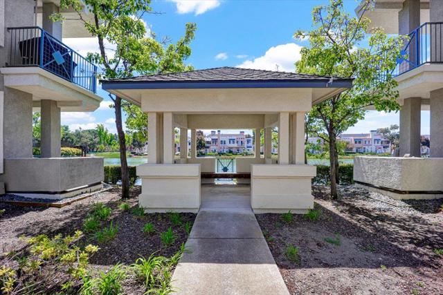 401 Baltic Circle,  CA: https://media.crmls.org/mediaz/389a006b-2a1b-4bd5-a7a2-b447eebbb205.jpg