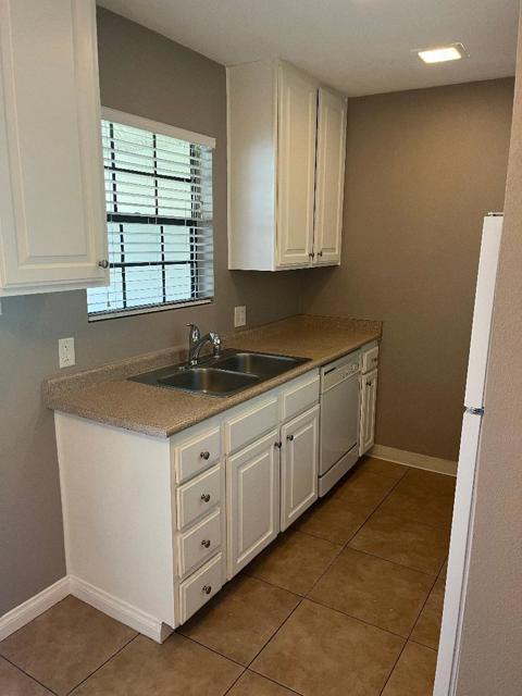 5300 E Waverly Drive, Palm Springs CA: https://media.crmls.org/mediaz/389a4966-891e-4960-98bc-eae02ab8ef58.jpg