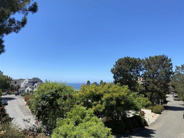 Detail Gallery Image 12 of 14 For 13069 via Lantina, Del Mar,  CA 92014 - 4 Beds | 4/1 Baths