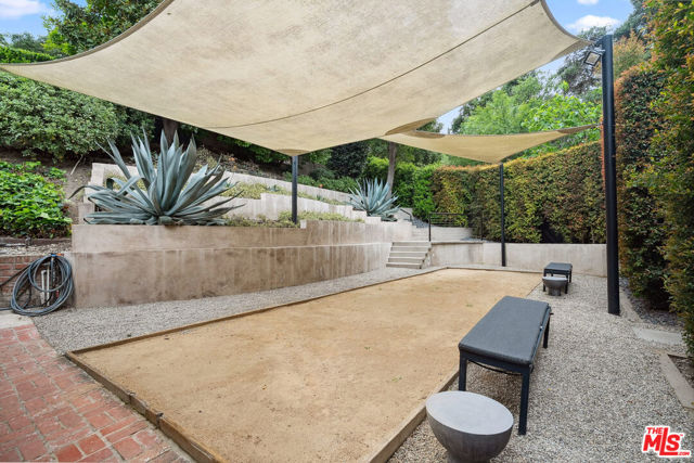 3818 Hollyline Avenue, Sherman Oaks CA: https://media.crmls.org/mediaz/389a895f-bc35-481f-a555-84eb0d57170a.jpg