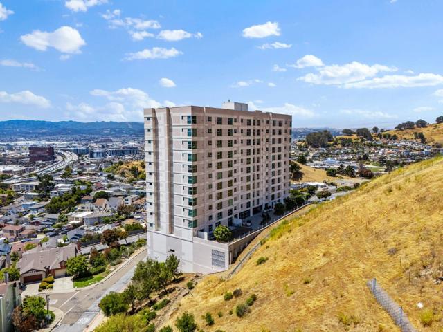 1 Mandalay Place, South San Francisco CA: https://media.crmls.org/mediaz/389acf7d-2afa-4013-afbf-7f8a754d8ef0.jpg