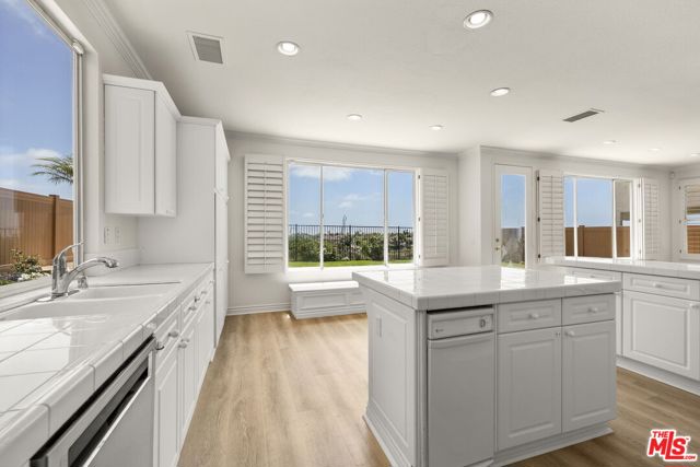 1537 Turquoise Drive, Carlsbad CA: https://media.crmls.org/mediaz/389b316d-7124-4100-9f42-4a5b667b46f7.jpg
